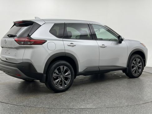 Used 2023 Nissan Rogue SV FWD image 9