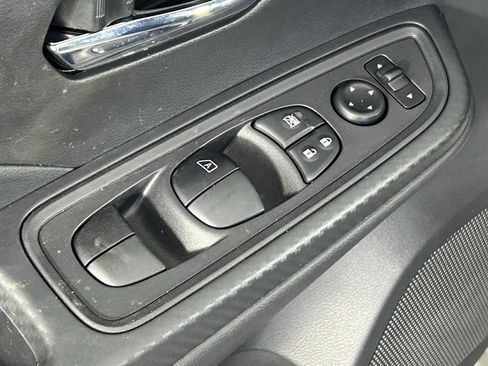 Used 2025 Nissan Versa SV w/ Trunk Package FWD image 28