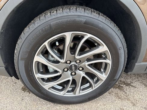 Used 2022 Lincoln Corsair FWD image 2