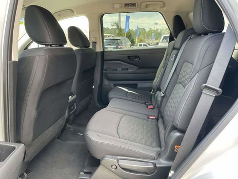 Used 2025 Nissan Pathfinder SV image 13