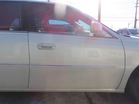 Used 2010 Cadillac DTS Luxury image 20