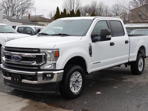 Used 2022 Ford F250 XLT AWD/4WD image 2