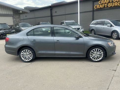 Used 2013 Volkswagen Jetta TDI FWD image 2