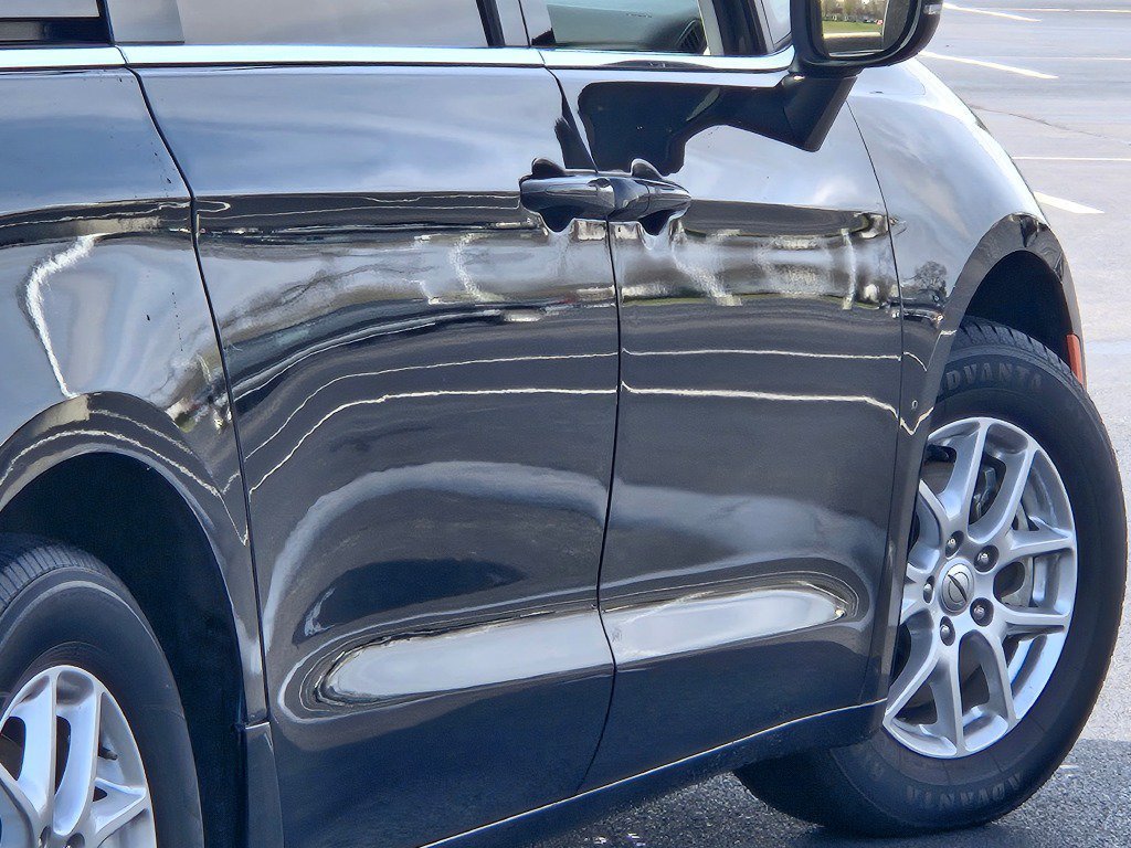 Used 2023 Chrysler Pacifica Touring-L FWD image 12