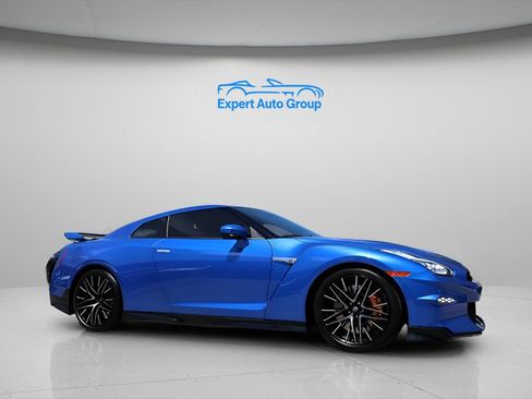 Used 2024 Nissan GT-R w/ Floor Mat Package AWD/4WD image 16