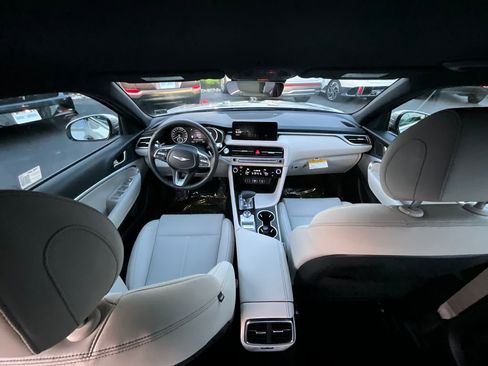 Used 2025 Genesis G70 2.5T image 15