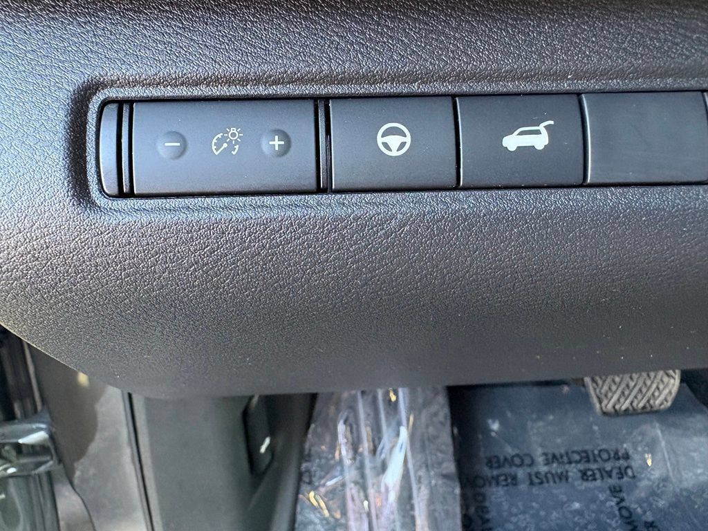 Used 2025 Nissan Pathfinder SV AWD/4WD image 33
