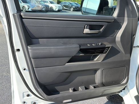 Used 2025 Toyota Tundra Limited AWD/4WD image 16