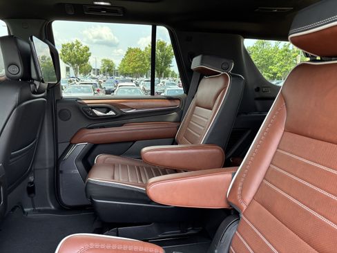 Used 2024 GMC Yukon Denali Ultimate AWD/4WD image 32