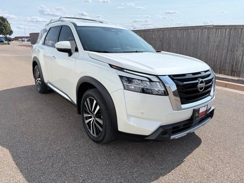 Certified 2024 Nissan Pathfinder Platinum FWD image 4