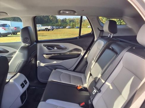 Used 2023 GMC Terrain SLT w/ Tech Package image 9