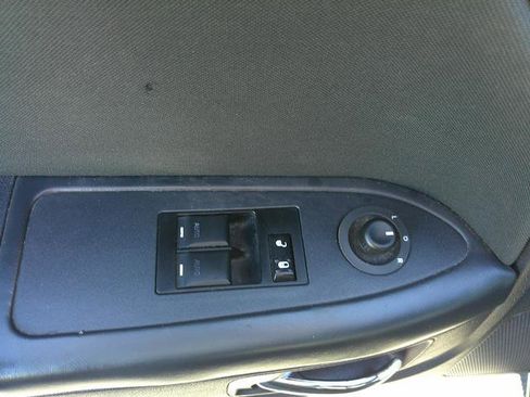 Used 2010 Dodge Challenger SE image 8