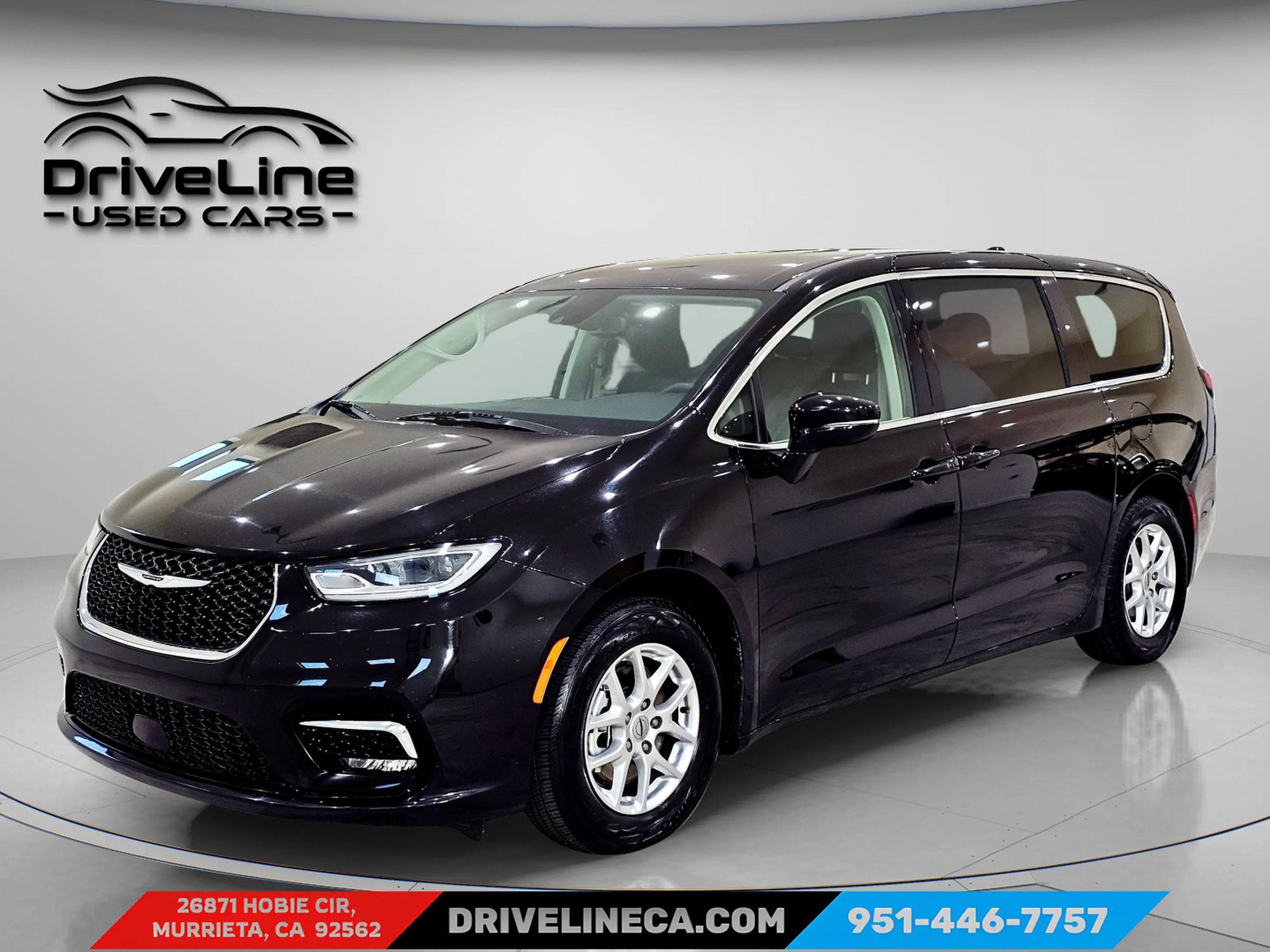 Used 2024 Chrysler Pacifica Touring-L FWD image 1