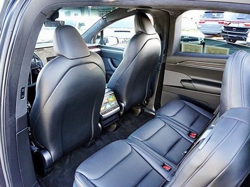 Used 2024 Tesla Model X AWD/4WD image 33