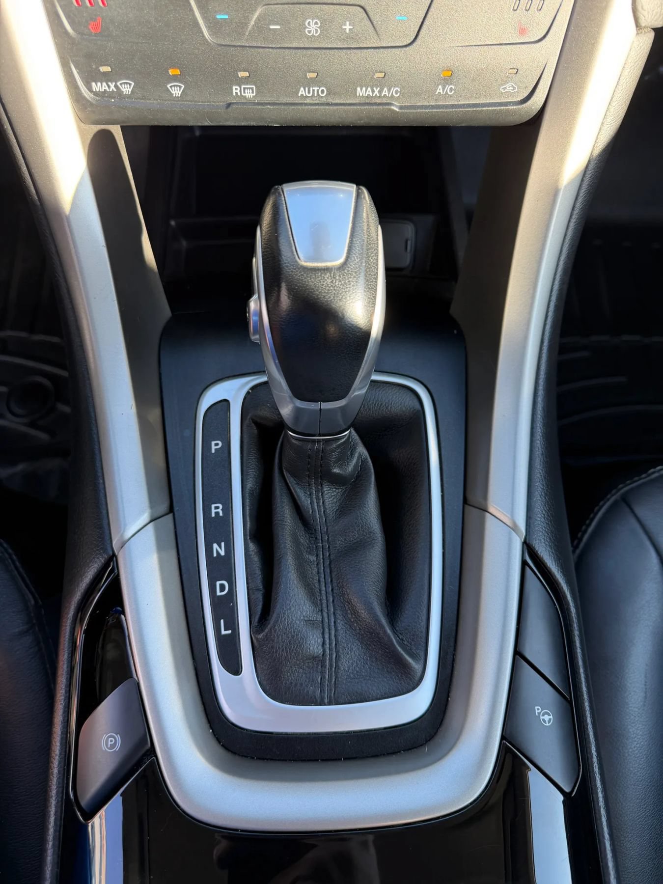 Used 2013 Ford Fusion SE FWD image 25