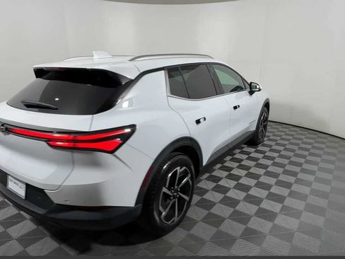 New 2026 Chevrolet Equinox EV LT AWD/4WD image 8