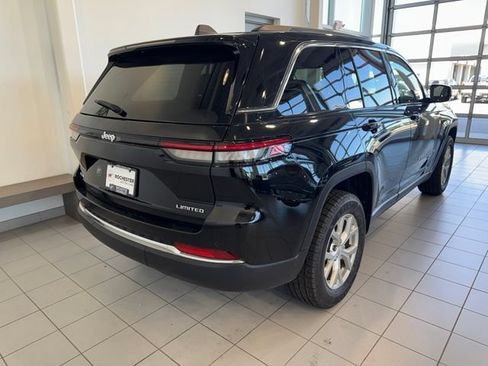 Used 2023 Jeep Grand Cherokee Limited w/ Trailer Tow Prep Group (B) AWD/4WD image 42