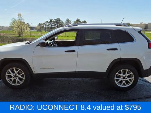 Used 2016 Jeep Cherokee Latitude w/ Cold Weather Group AWD/4WD image 5