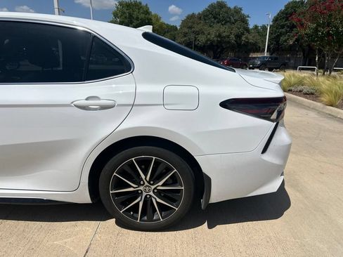 Used 2024 Toyota Camry SE FWD image 3