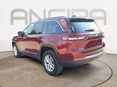 Certified 2024 Jeep Grand Cherokee Laredo X image 8