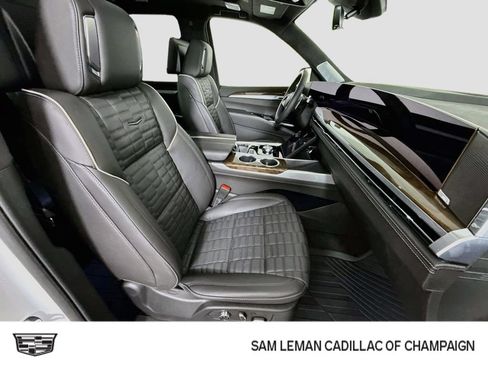 Used 2025 Cadillac Escalade Sport Platinum w/ LPO, ONYX Package AWD/4WD image 32