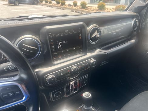 Used 2020 Jeep Wrangler Unlimited Sahara AWD/4WD image 38