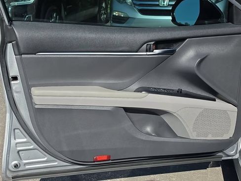 Used 2020 Toyota Camry LE FWD image 17