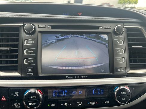 Used 2019 Toyota Highlander Limited AWD/4WD image 21
