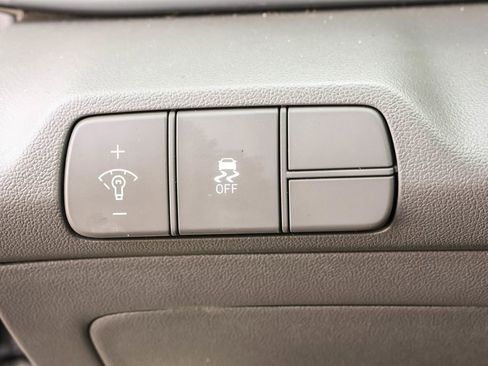 Used 2024 Hyundai Elantra SEL image 18