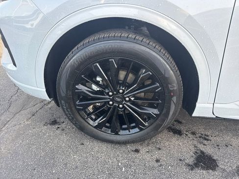 Used 2025 Ford Escape ST-Line Elite w/ Premium Technology Package image 23