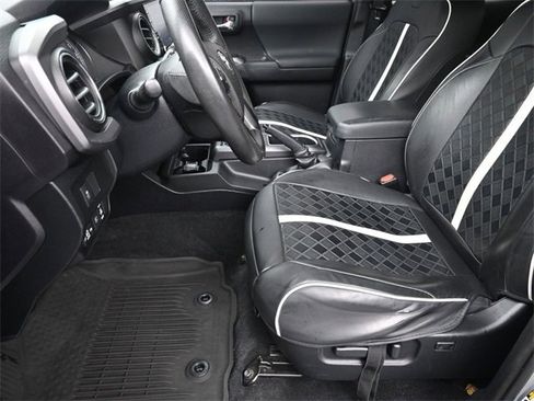 Used 2021 Toyota Tacoma TRD Off-Road image 16