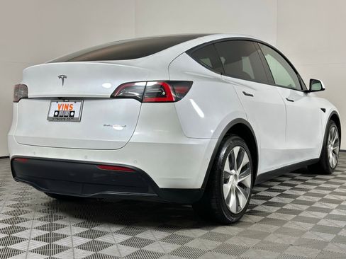 Used 2022 Tesla Model Y Long Range image 4