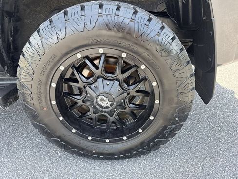 Used 2018 Toyota 4Runner SR5 AWD/4WD image 29