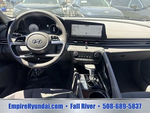 Used 2023 Hyundai Elantra SEL w/ Convenience Package FWD image 12