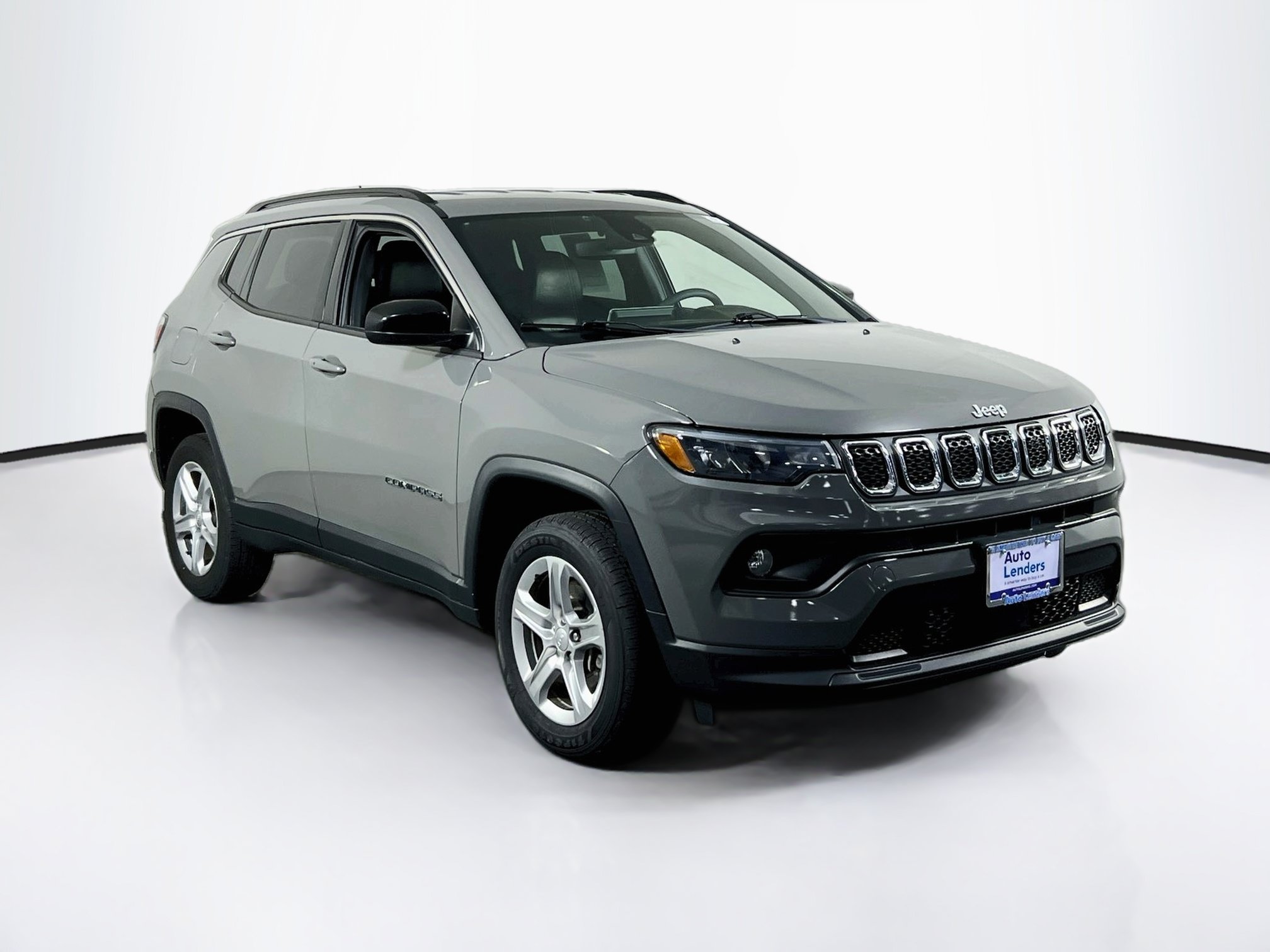 Used 2023 Jeep Compass Latitude AWD/4WD image 3