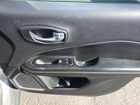 Used 2018 Jeep Compass Latitude w/ Popular Equipment Group image 27