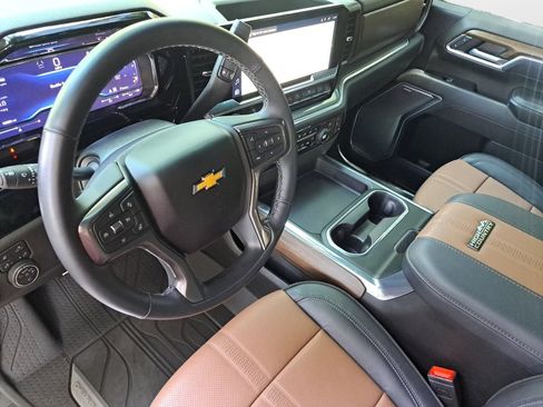 Used 2025 Chevrolet Silverado 2500 High Country w/ High Country Premium Package AWD/4WD image 10