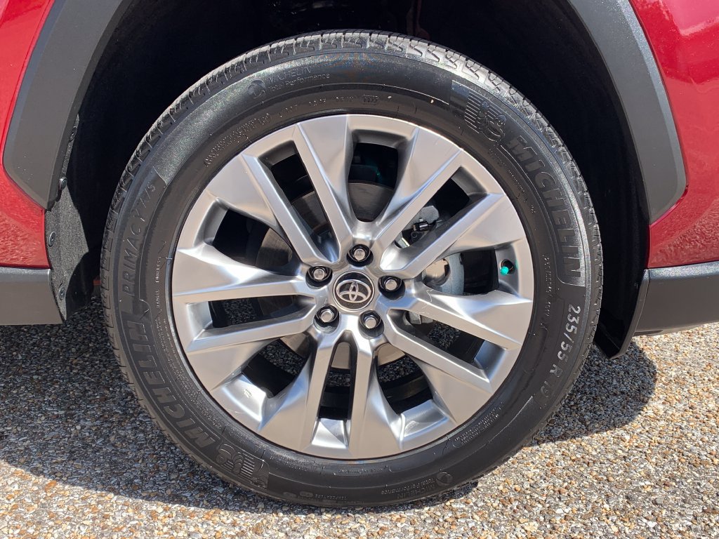 Used 2022 Toyota RAV4 XLE Premium FWD image 9