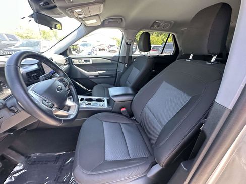 Used 2023 Ford Explorer XLT AWD/4WD image 17