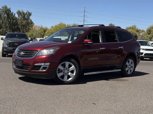 Used 2016 Chevrolet Traverse LT w/ Style and Technology Package image 2