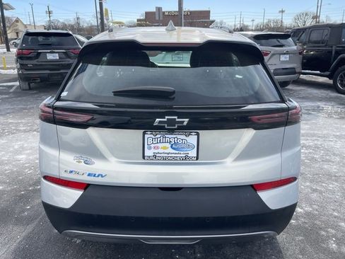 Used 2023 Chevrolet Bolt EUV LT w/ Comfort Package image 5
