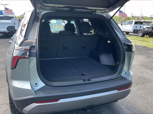 Used 2026 Chevrolet Equinox LT FWD image 4