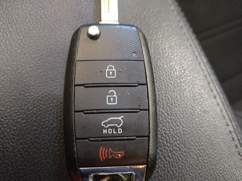 Used 2017 Kia Sorento AWD image 32