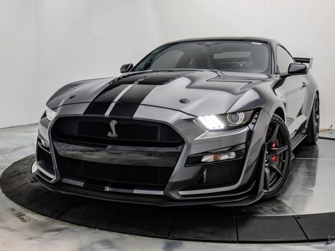 Used 2021 Ford Mustang Shelby GT500 w/ Carbon Fiber Track Pack RWD image 5