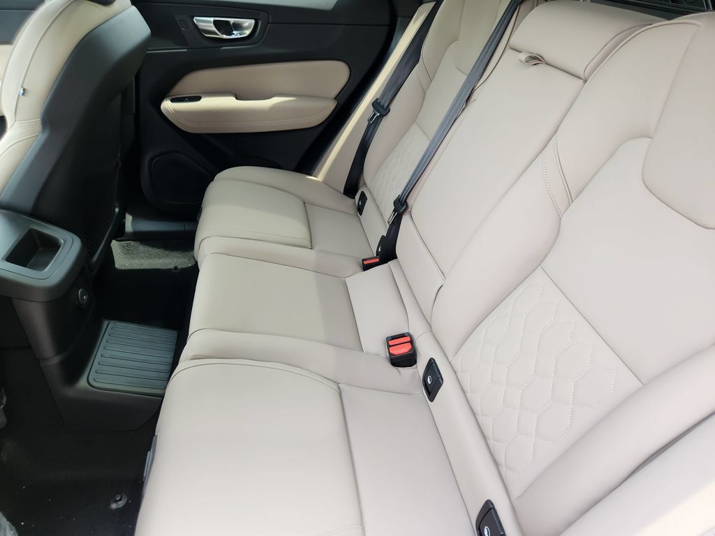 New 2026 Volvo XC60 T8 Plus w/ Climate Package PRO AWD/4WD image 19