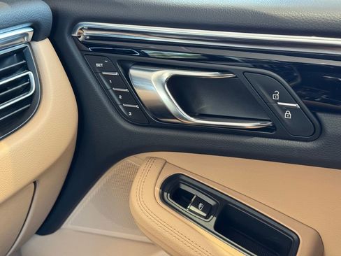 Certified 2026 Porsche Macan AWD/4WD image 42