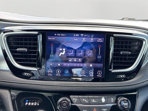 Used 2018 Chrysler Pacifica Limited w/ Advanced Safetytec Group FWD image 22