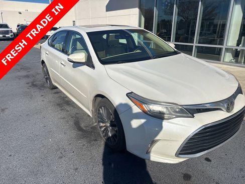 Used 2017 Toyota Avalon Touring image 2