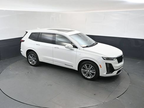 Used 2022 Cadillac XT6 Premium Luxury w/ Platinum Package AWD/4WD image 33