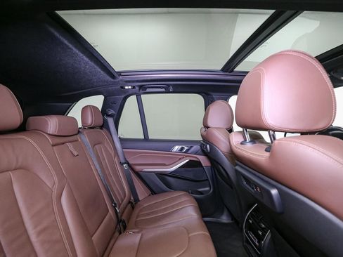 Used 2021 BMW X5 xDrive40i w/ M Sport Package image 25